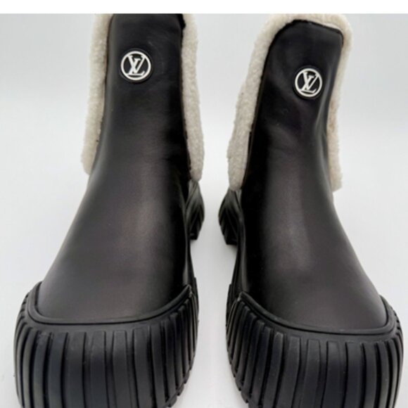 EUC-Louis Vuitton Black Shearling-Lined Chelsea Ankle Boot - 39/8.5 - Picture 4 of 12